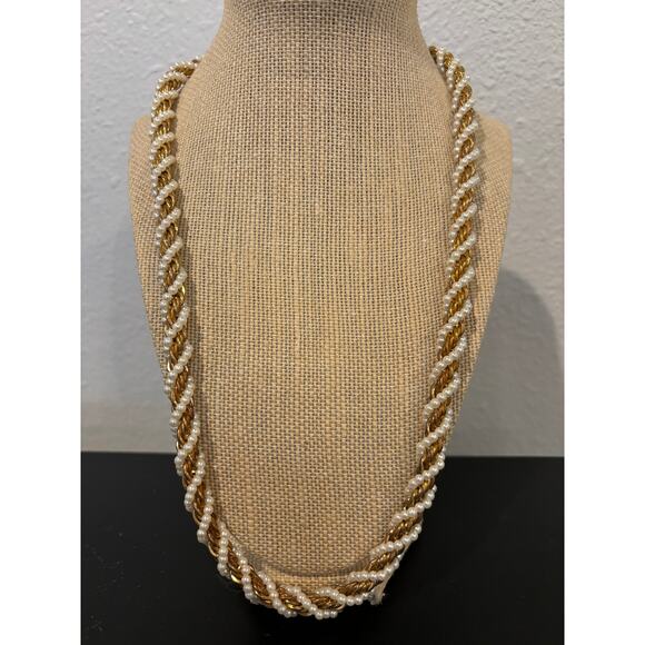 Vintage Casual Corner Gold Tone Statement Necklace Chain with Faux Pearls - Picture 2 of 4